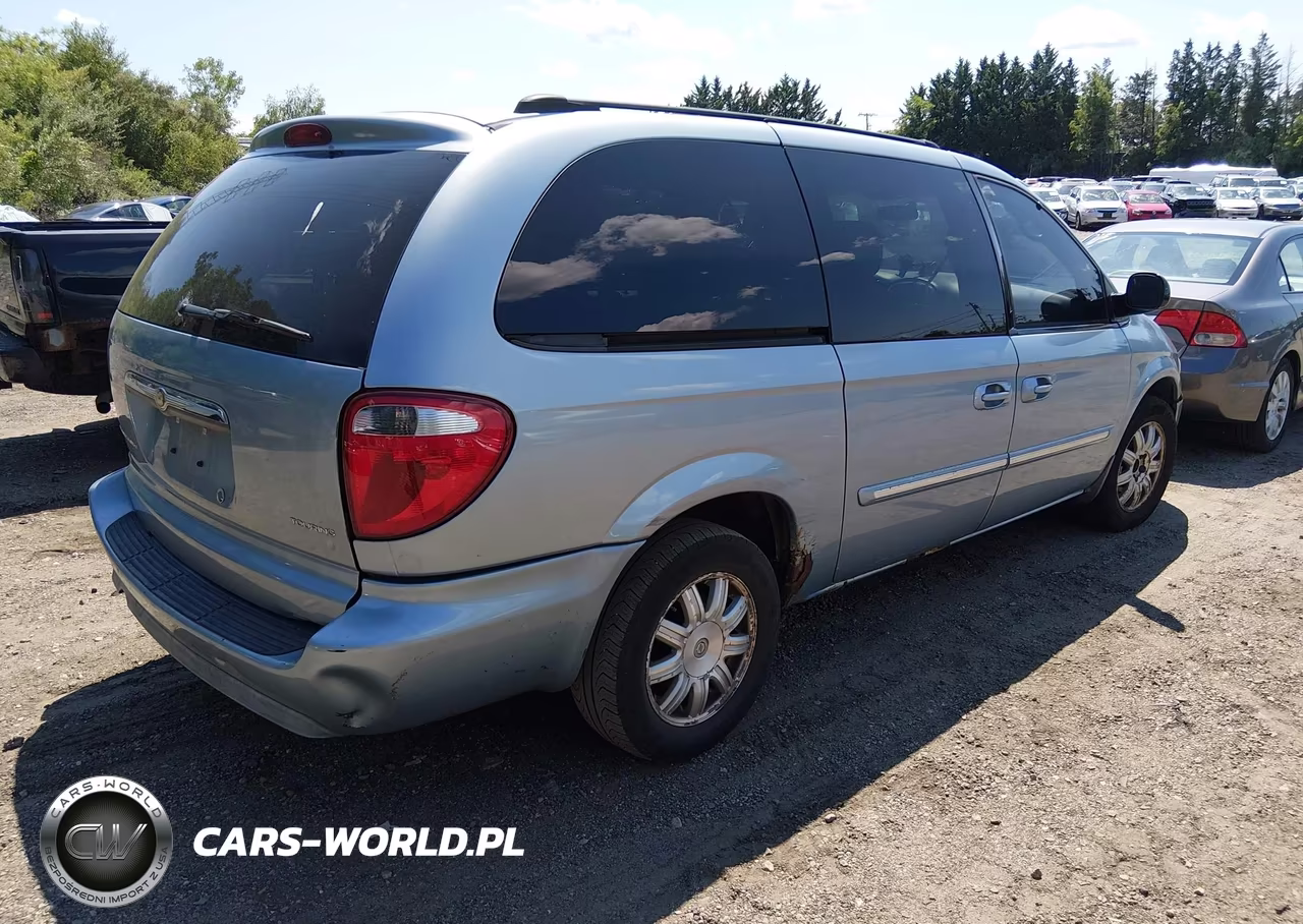 2005 Chrysler Town & Country Touring VIN:2C4GP54L85R179896 - 4