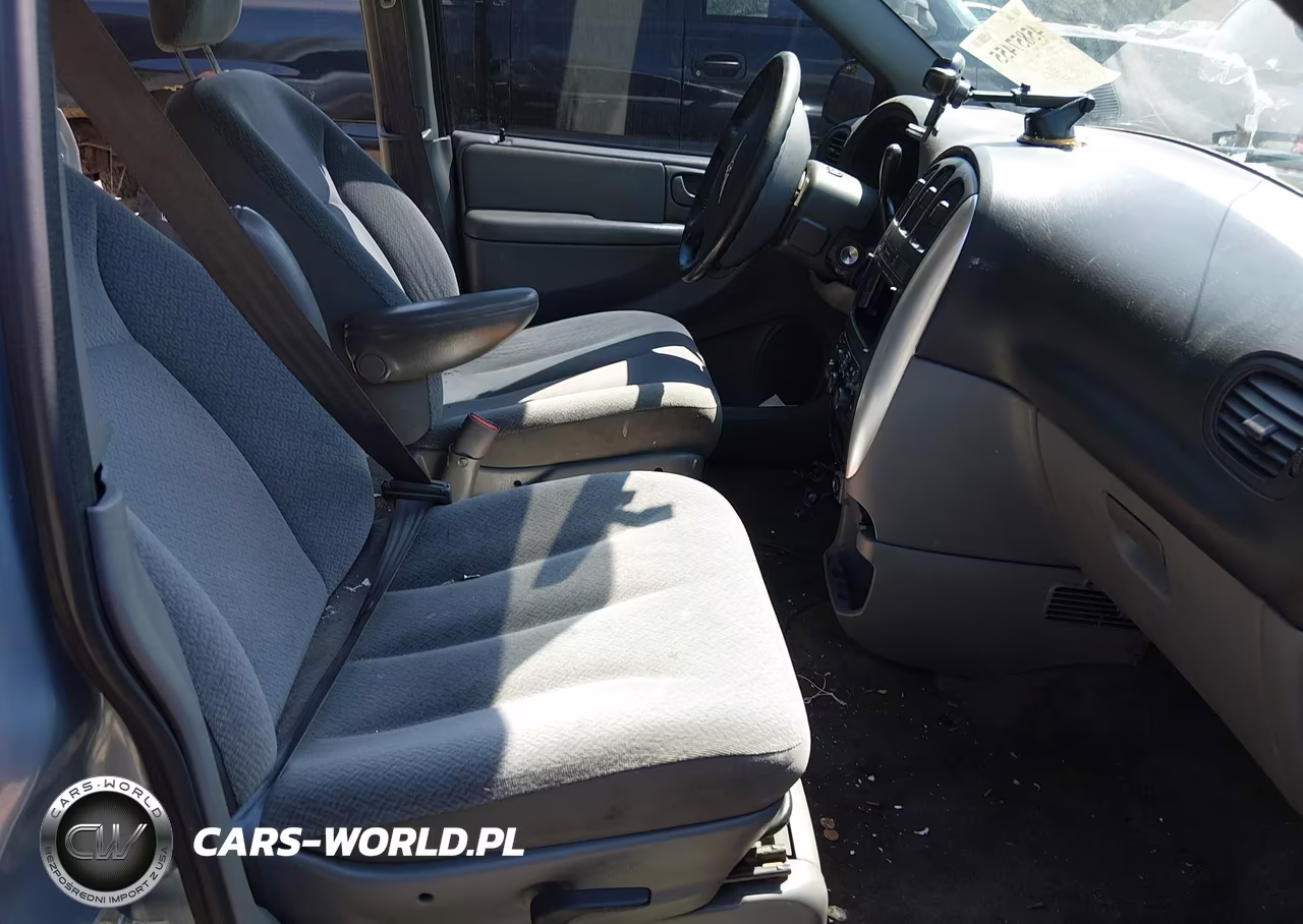 2005 Chrysler Town & Country Touring VIN:2C4GP54L85R179896 - 5