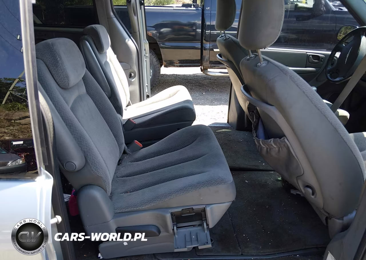 2005 Chrysler Town & Country Touring VIN:2C4GP54L85R179896 - 8