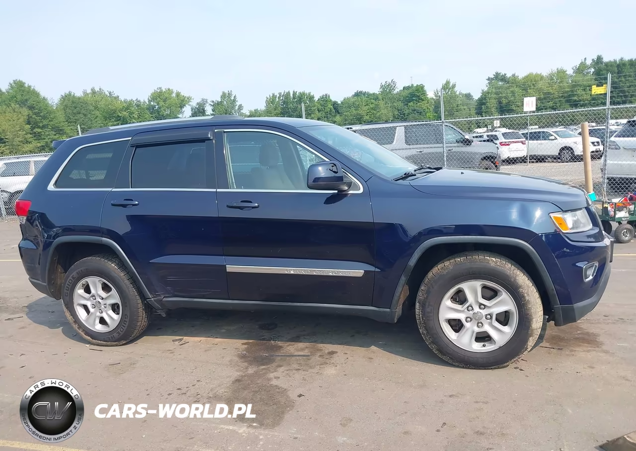 2014 Jeep Grand Cherokee Laredo VIN:1C4RJFAG6EC556905 - 13