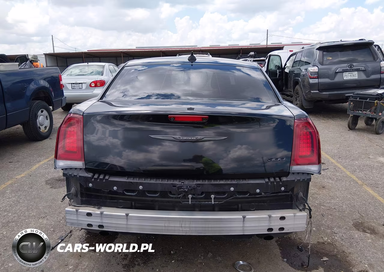 2022 Chrysler 300 Touring VIN:2C3CCAAG0NH253476 - 17