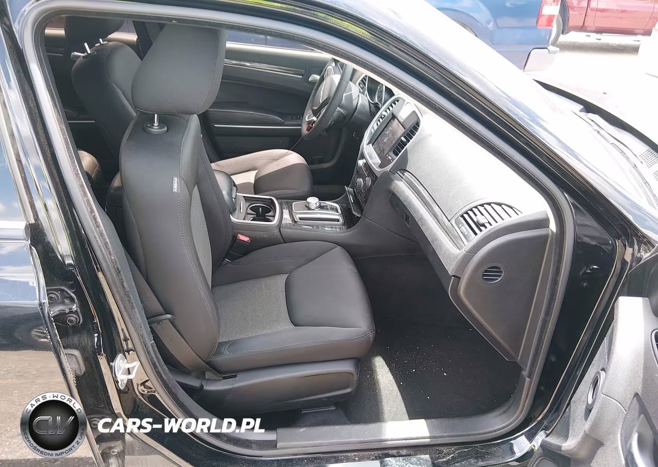 2022 Chrysler 300 Touring VIN:2C3CCAAG0NH253476 - 5