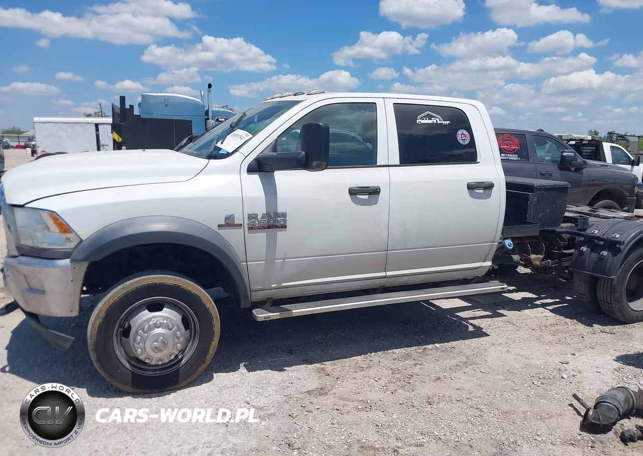 2018 Ram 4500 Chassis Tradesman-Slt-Laramie VIN:3C7WRLEL7JG157755 - 17