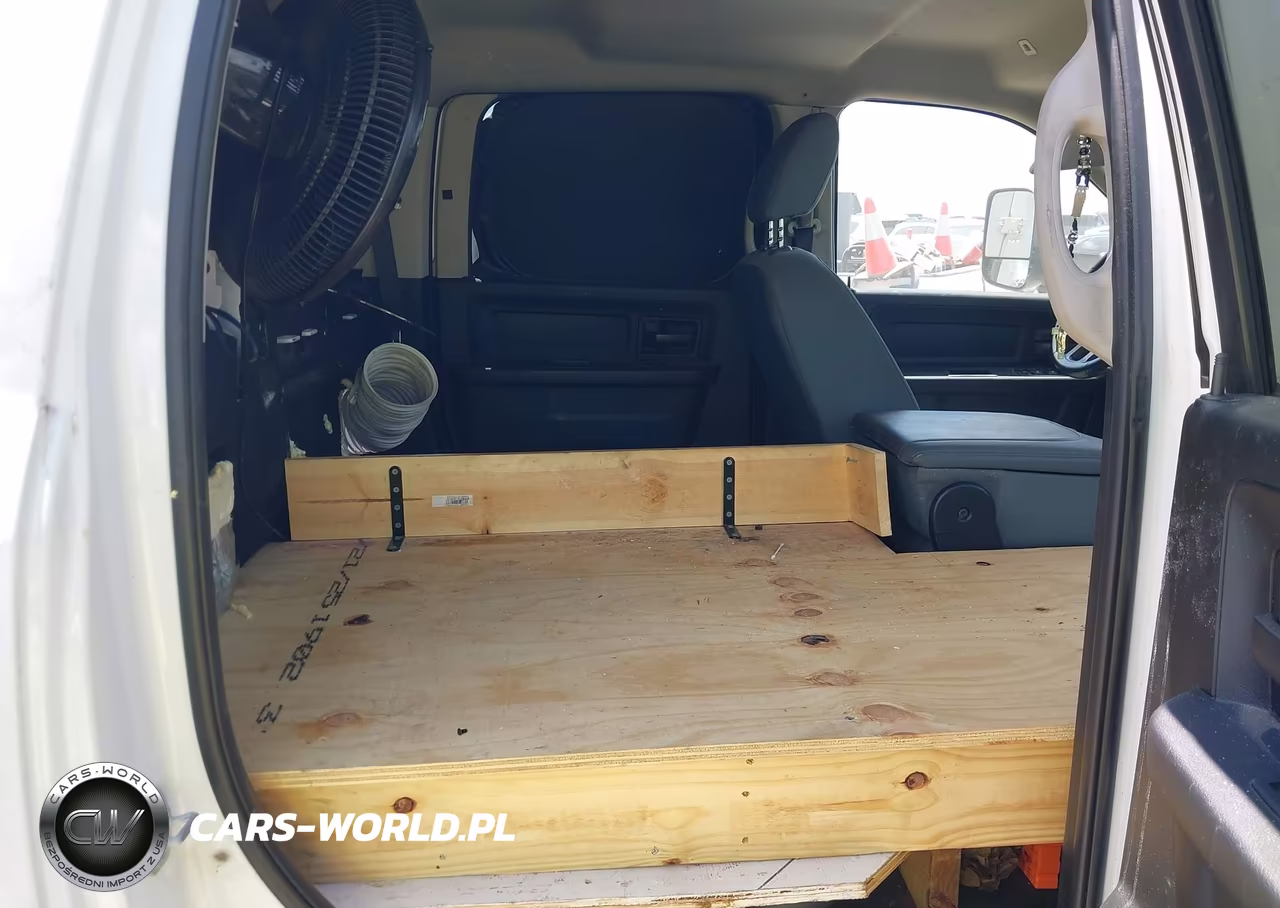 2018 Ram 4500 Chassis Tradesman-Slt-Laramie VIN:3C7WRLEL7JG157755 - 6