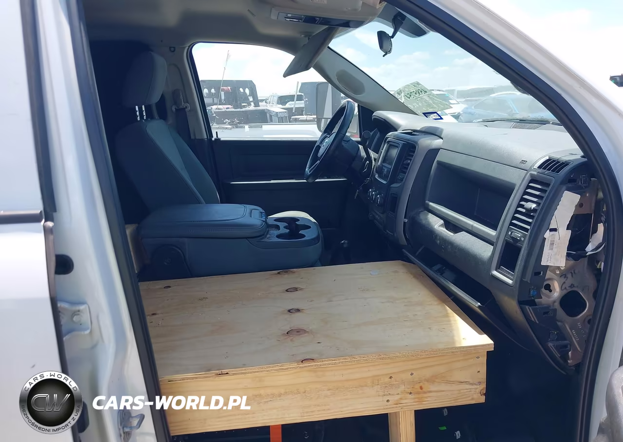 2018 Ram 4500 Chassis Tradesman-Slt-Laramie VIN:3C7WRLEL7JG157755 - 7