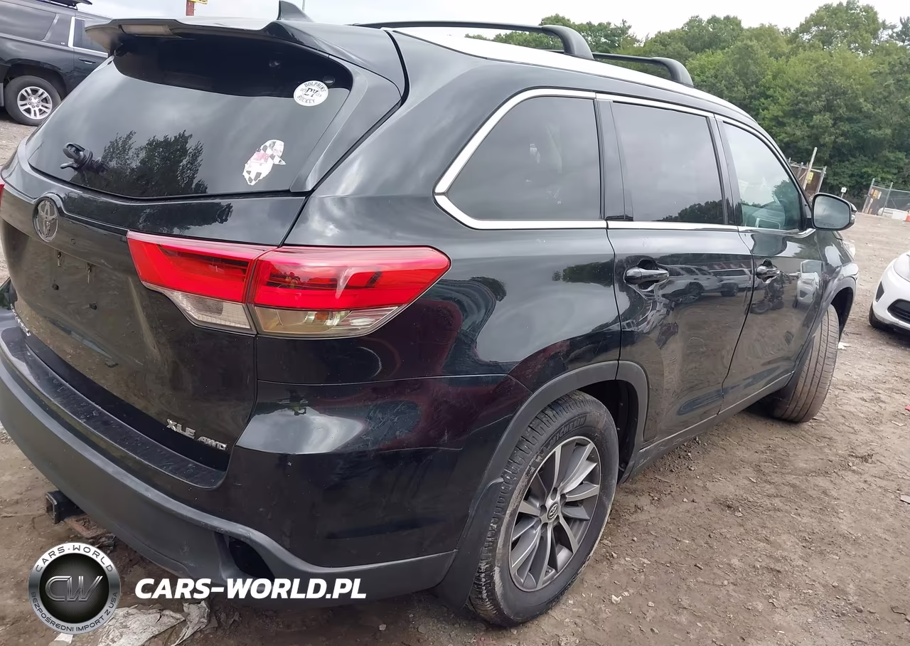 2019 Toyota Highlander Xle VIN:5TDJZRFHXKS985337 - 4