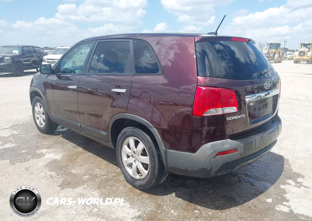 2013 Kia Sorento Lx VIN:5XYKT3A19DG337176 - 3