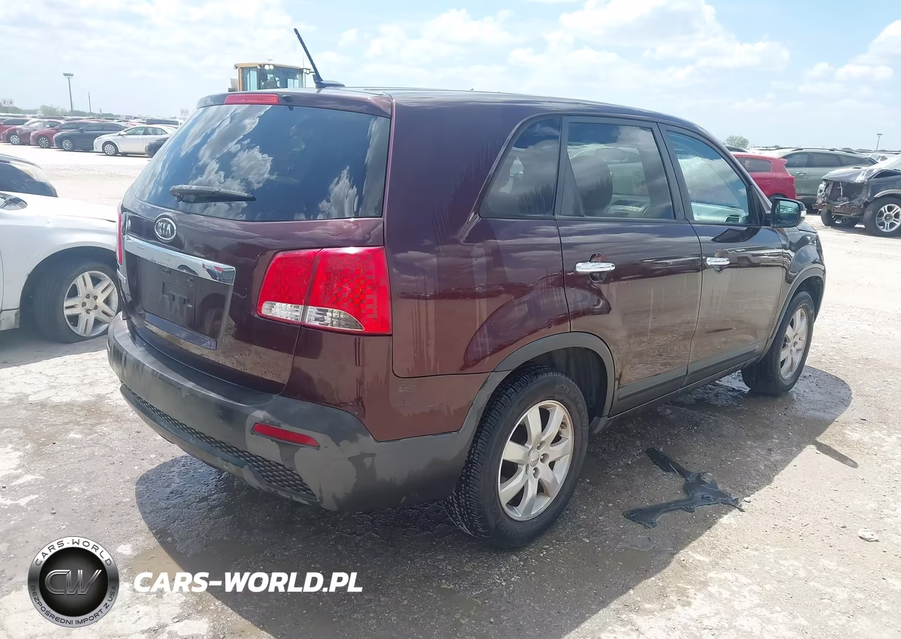 2013 Kia Sorento Lx VIN:5XYKT3A19DG337176 - 4