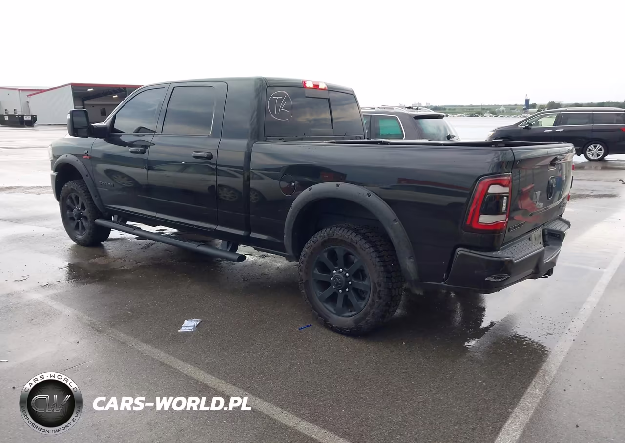 2024 Ram 2500 Laramie Crew Cab 4X4 6'4 Box VIN:3C6UR5NL1RG326932 - 3