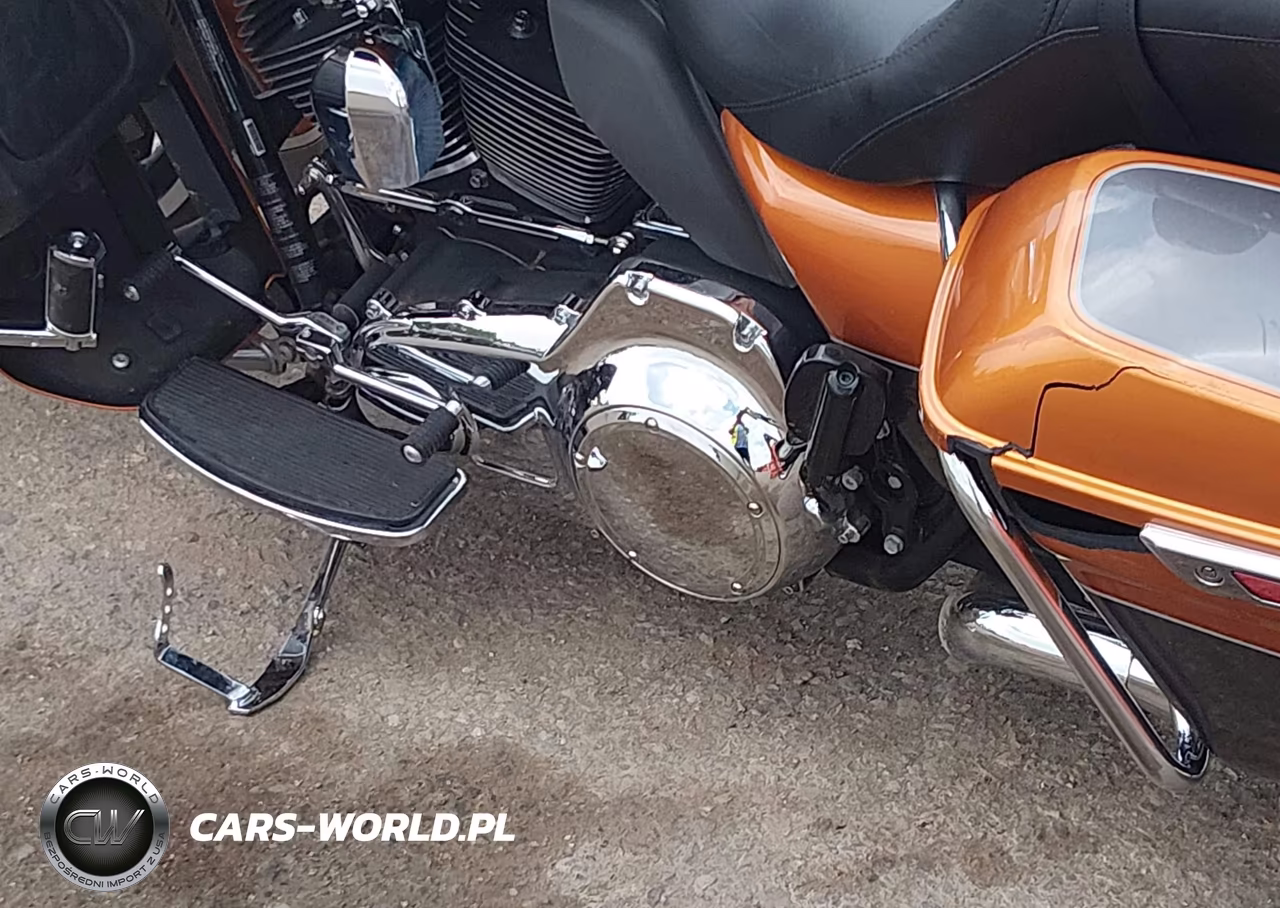 2015 Harley-Davidson Flhtcul Ultra Classic Low VIN:1HD1KDM11FB600868 - 9