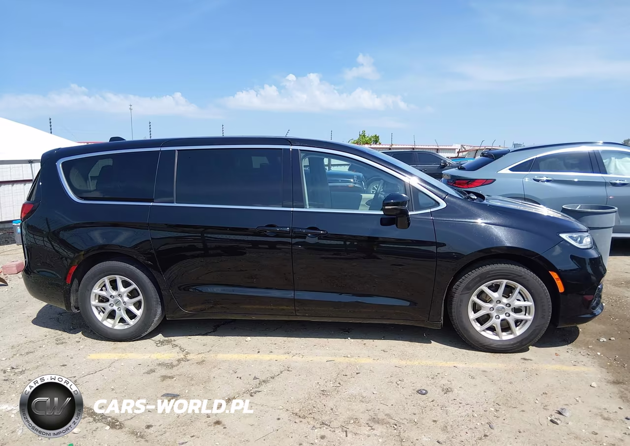 2024 Chrysler Pacifica Touring L VIN:2C4RC1BG1RR194104 - 13
