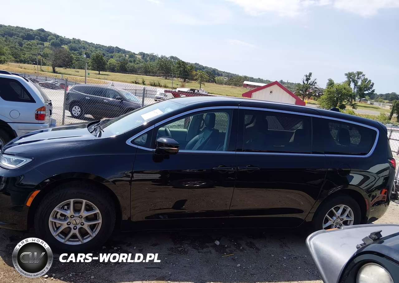 2024 Chrysler Pacifica Touring L VIN:2C4RC1BG1RR194104 - 14