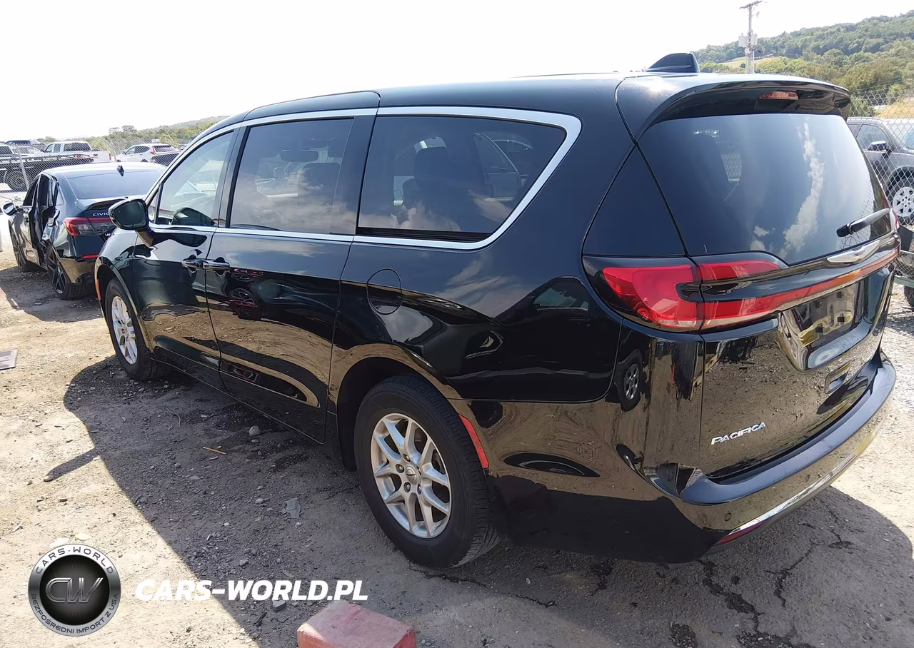 2024 Chrysler Pacifica Touring L VIN:2C4RC1BG1RR194104 - 3