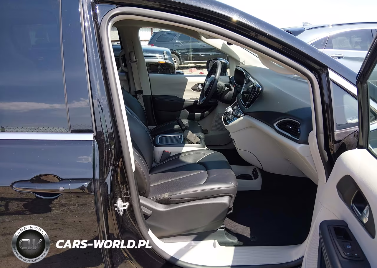 2024 Chrysler Pacifica Touring L VIN:2C4RC1BG1RR194104 - 5