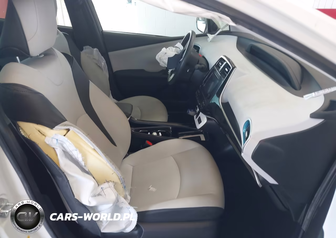 2017 Toyota Prius Four VIN:JTDKARFU6H3544758 - 5