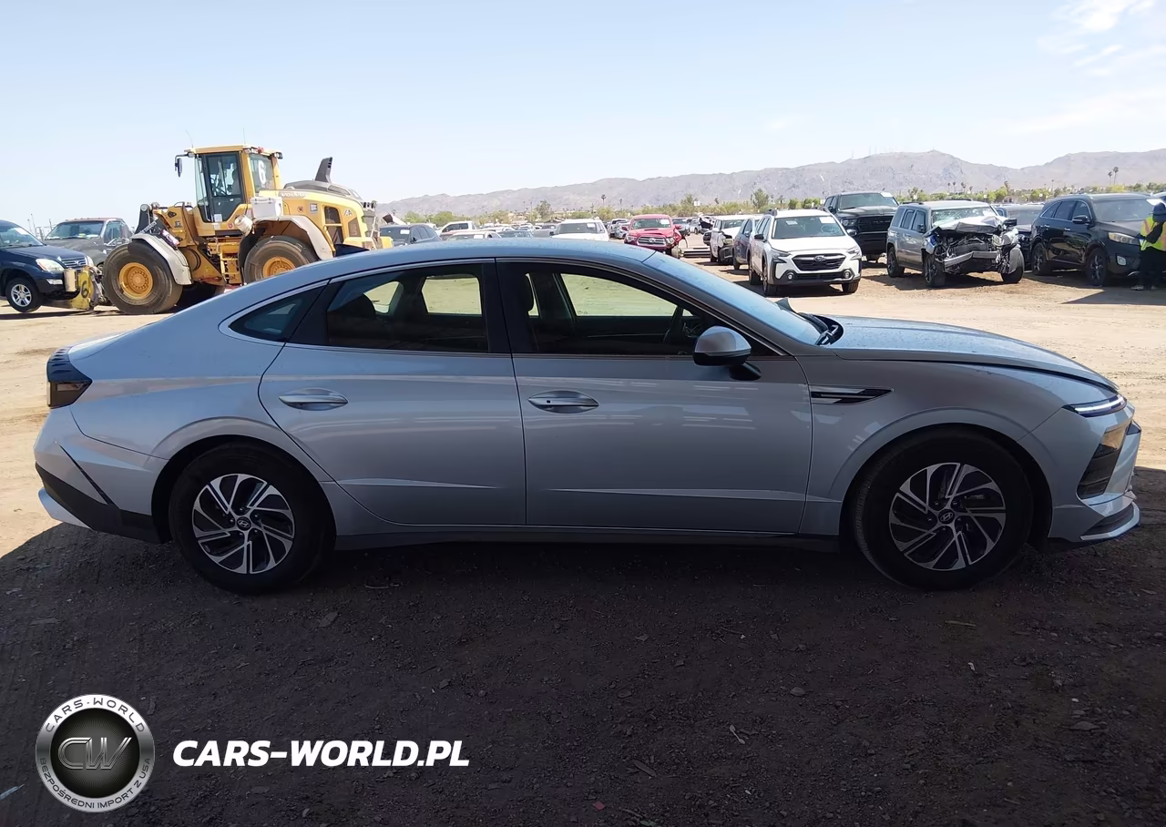 2026 Hyundai Sonata Hybrid Blue VIN:KMHL24JJ9TA153816 - 13