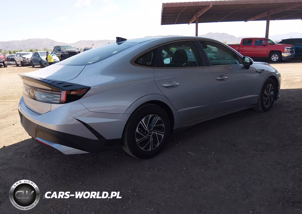2026 Hyundai Sonata Hybrid Blue VIN:KMHL24JJ9TA153816 - 4