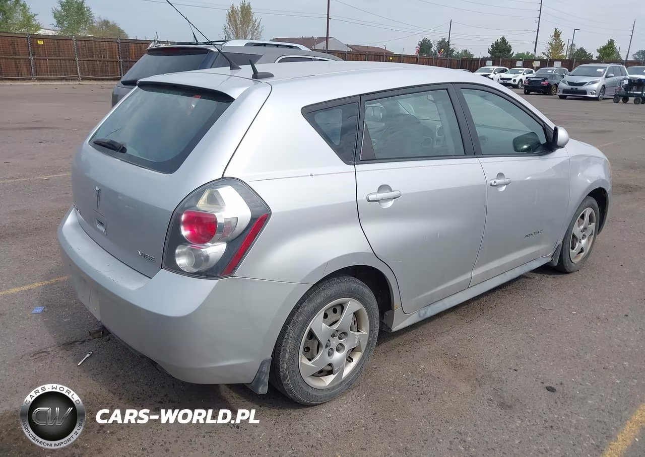 2009 Pontiac Vibe VIN:5Y2SP678X9Z476008 - 4