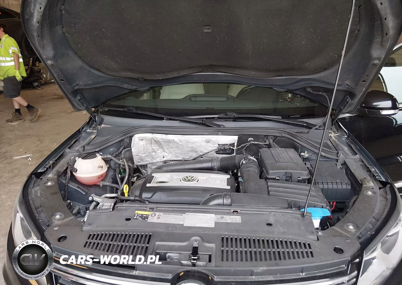 2016 Volkswagen Tiguan R-Line VIN:WVGAV7AX5GW060871 - 10