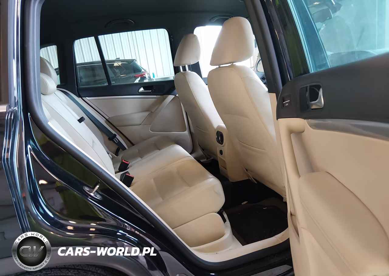 2016 Volkswagen Tiguan R-Line VIN:WVGAV7AX5GW060871 - 8