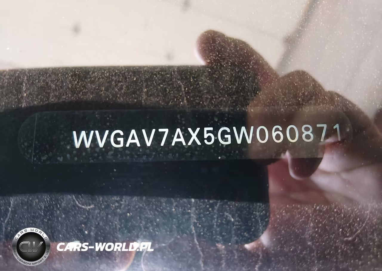 2016 Volkswagen Tiguan R-Line VIN:WVGAV7AX5GW060871 - 9