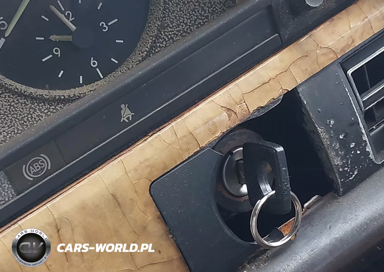 1982 Mercedes C500 VIN:WDB12604412000092 - 11