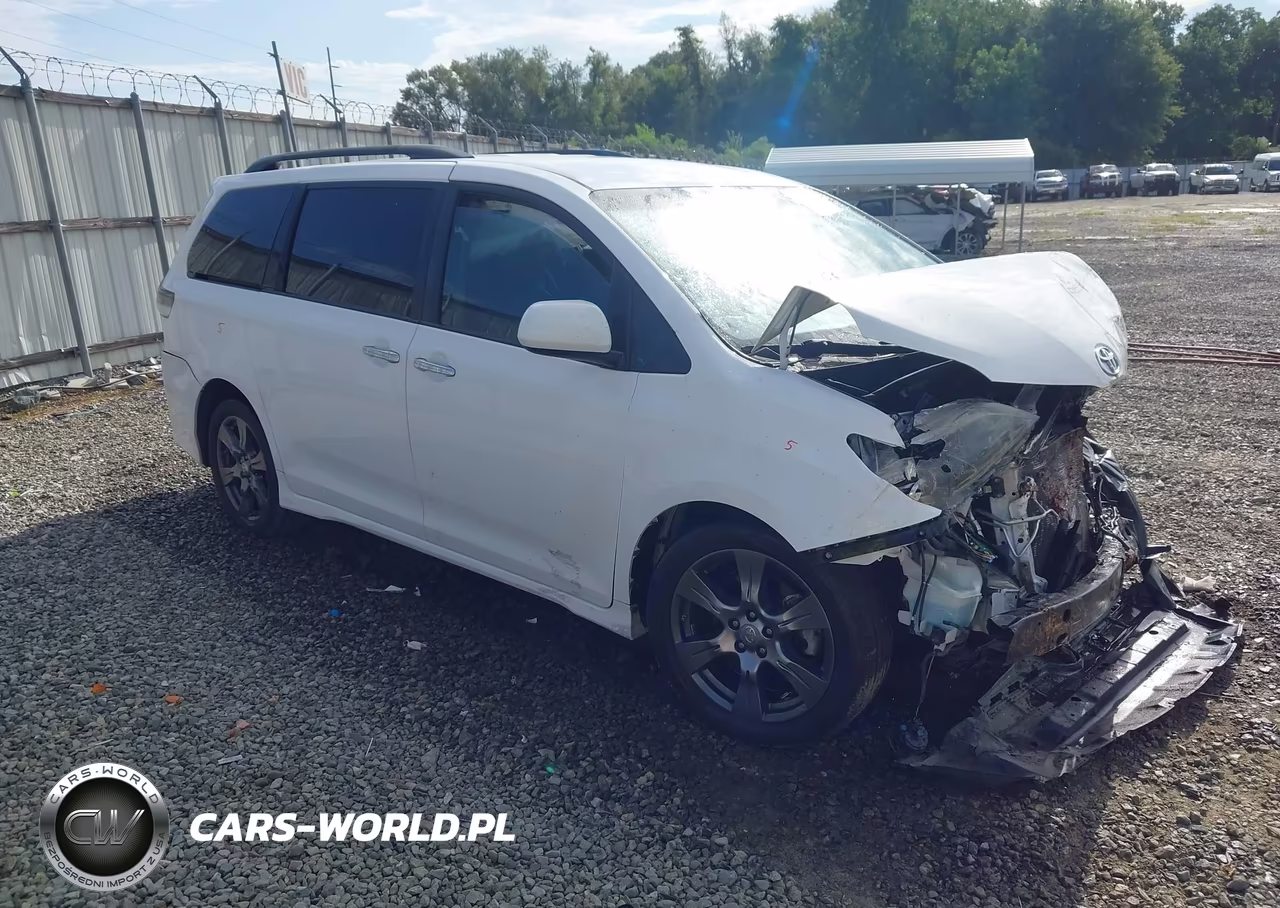 2017 Toyota Sienna Se 8 Passenger