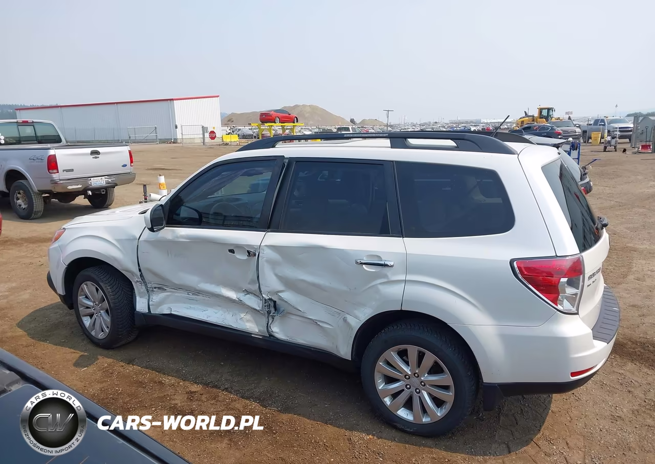 2013 Subaru Forester 2.5X Premium VIN:JF2SHADCXDH424645 - 14