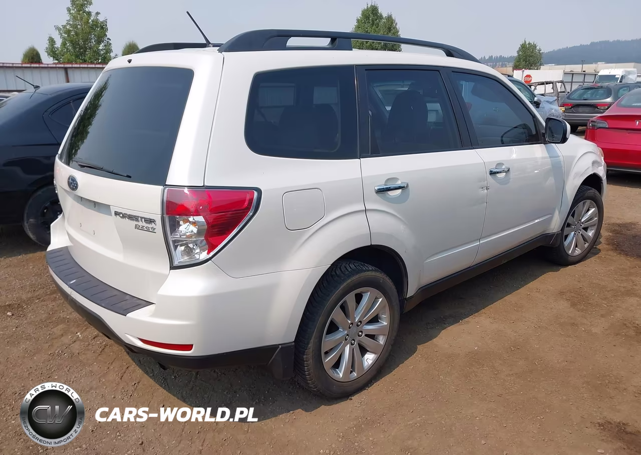 2013 Subaru Forester 2.5X Premium VIN:JF2SHADCXDH424645 - 4