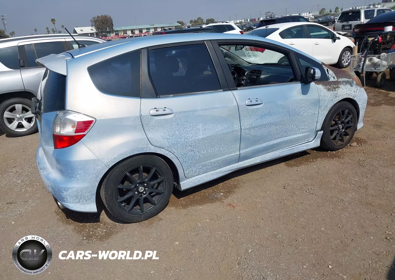 2010 Honda Fit Sport VIN:JHMGE8H47AC037342 - 4