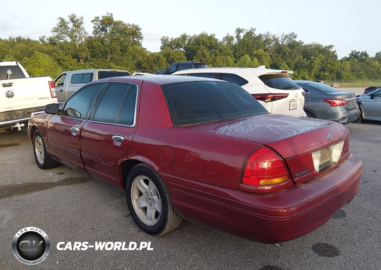 2002 Ford Crown Victoria VIN:2FAFP74W62X103872 - 3