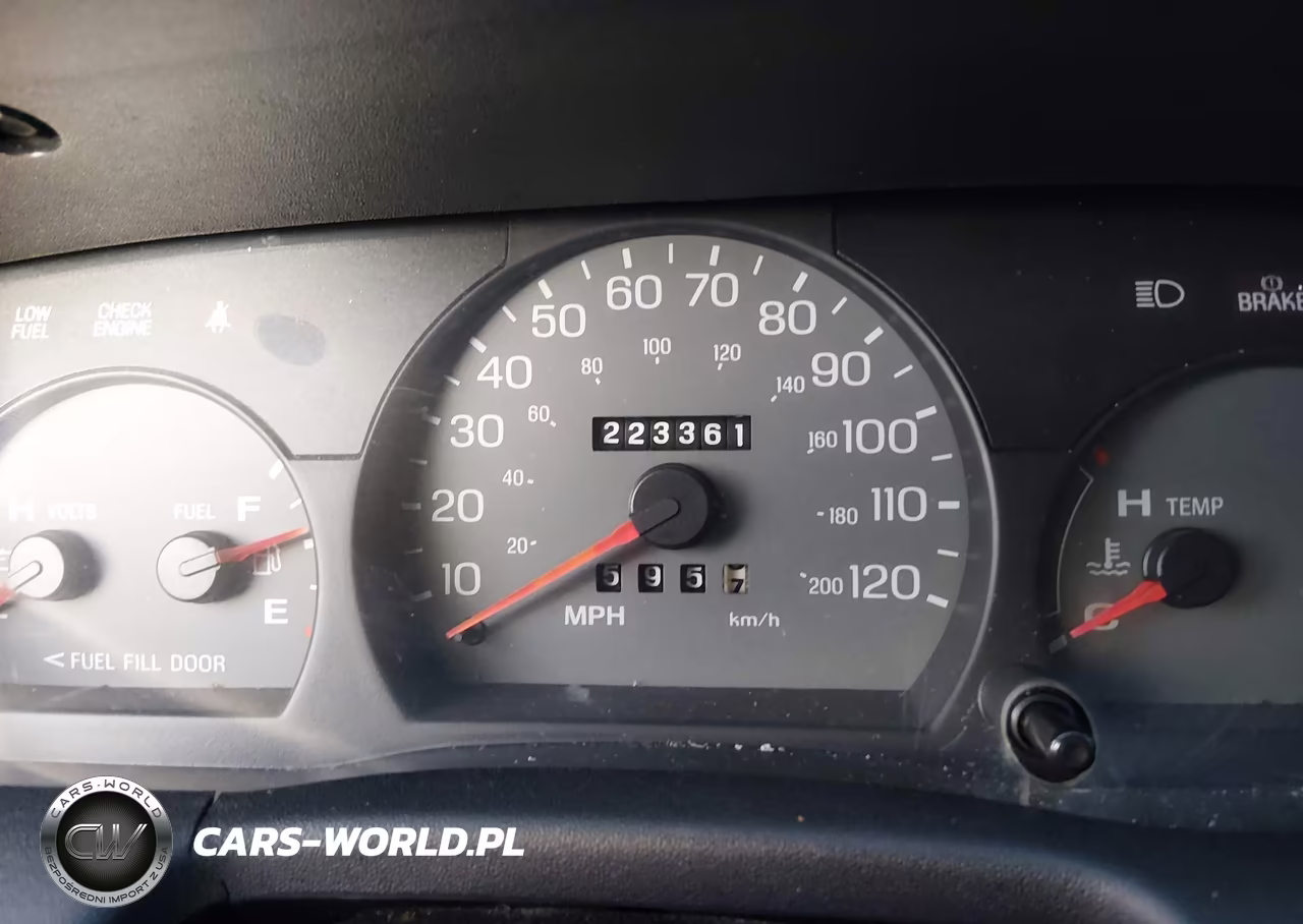 2002 Ford Crown Victoria VIN:2FAFP74W62X103872 - 7