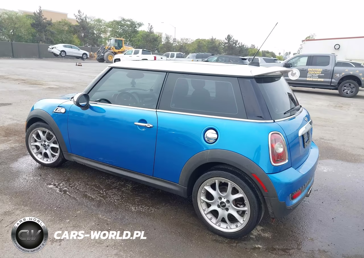 2008 Mini Cooper S VIN:WMWMF73548TV38806 - 3