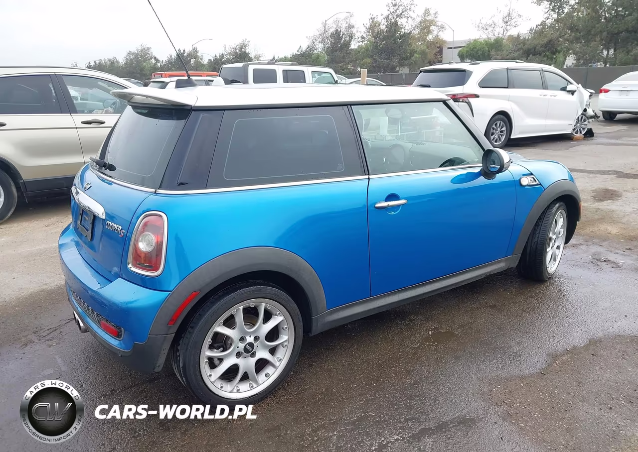 2008 Mini Cooper S VIN:WMWMF73548TV38806 - 4