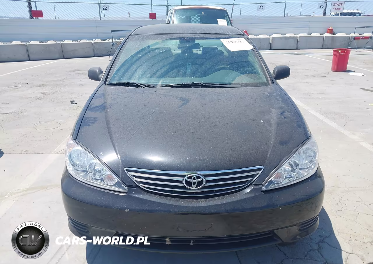 2005 Toyota Camry Le VIN:4T1BE32K05U016477 - 12
