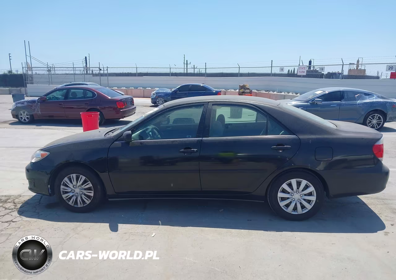2005 Toyota Camry Le VIN:4T1BE32K05U016477 - 14