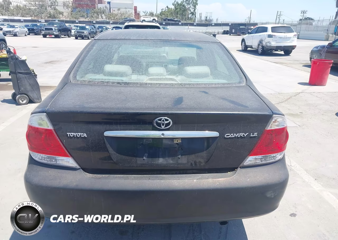 2005 Toyota Camry Le VIN:4T1BE32K05U016477 - 16