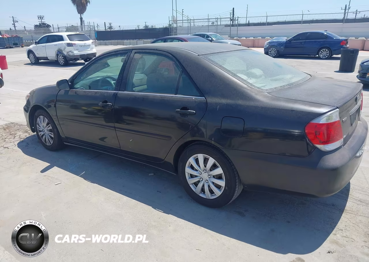 2005 Toyota Camry Le VIN:4T1BE32K05U016477 - 3