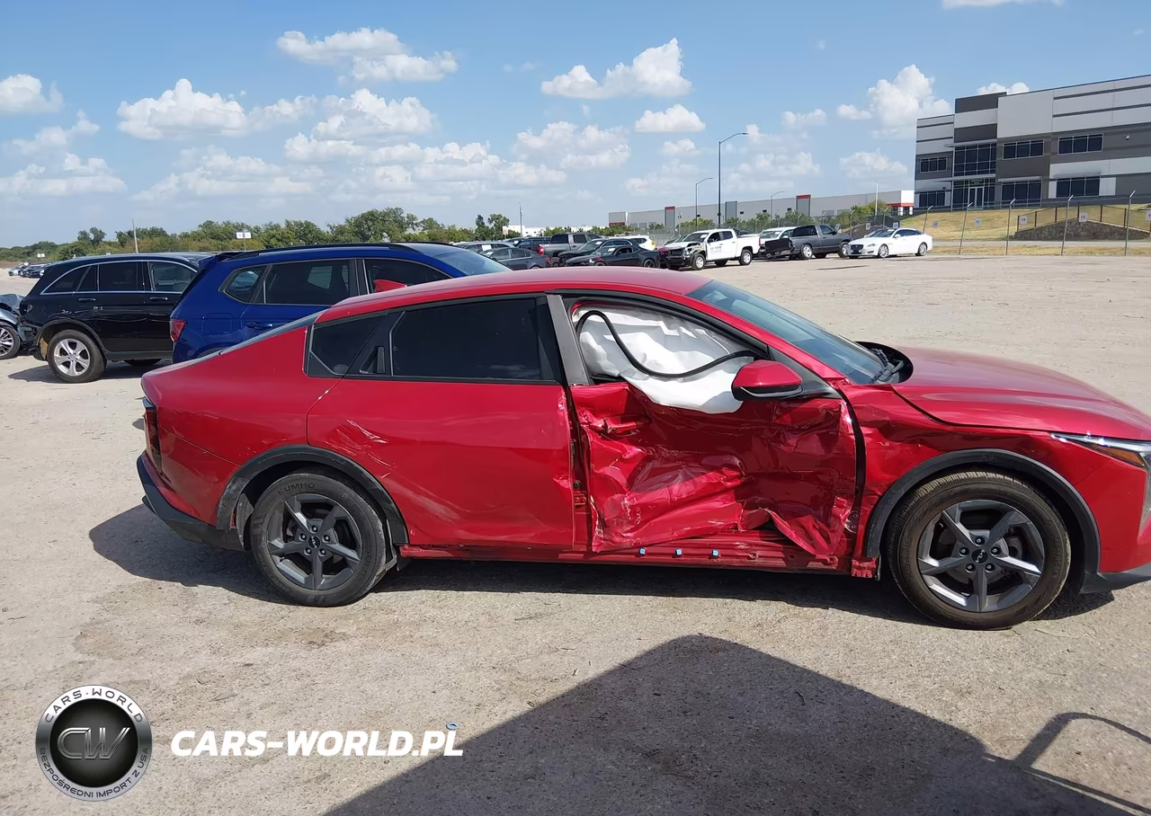 2025 Kia K4 Lxs VIN:3KPFT4DE7SE006404 - 12
