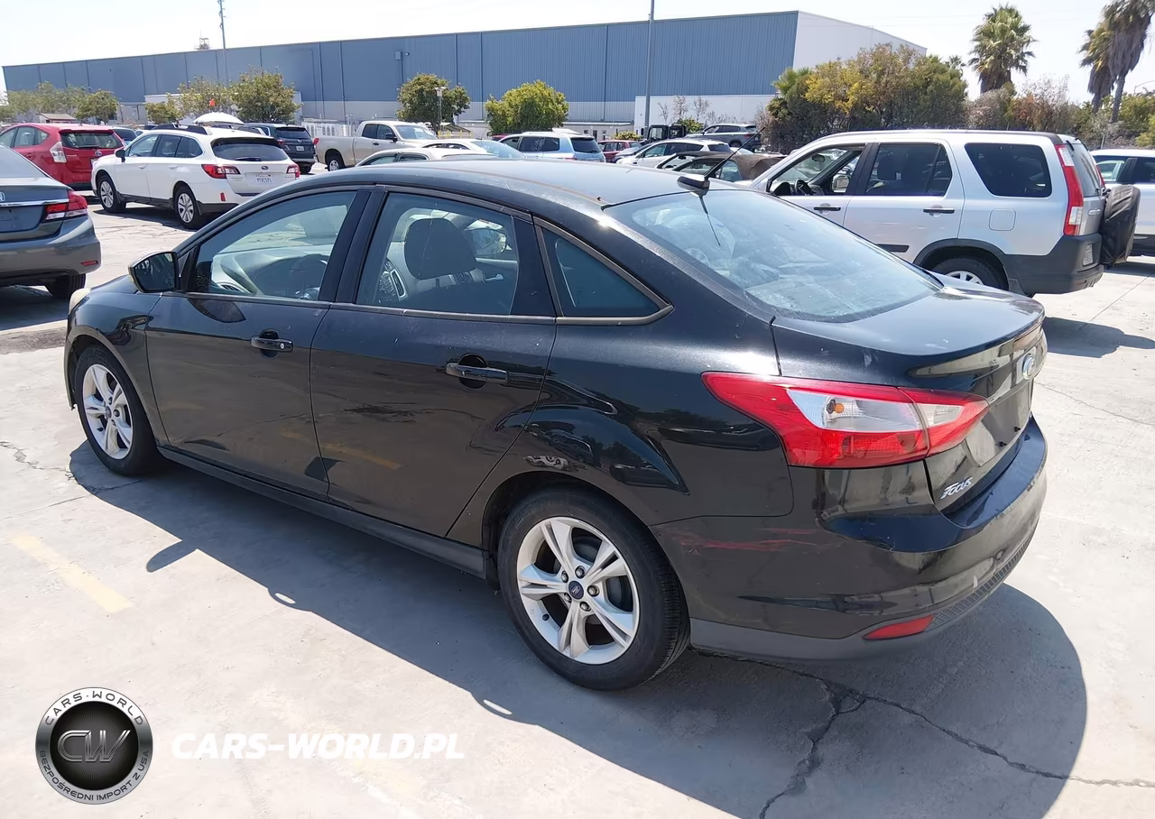 2014 Ford Focus Se VIN:1FADP3F21EL399701 - 3