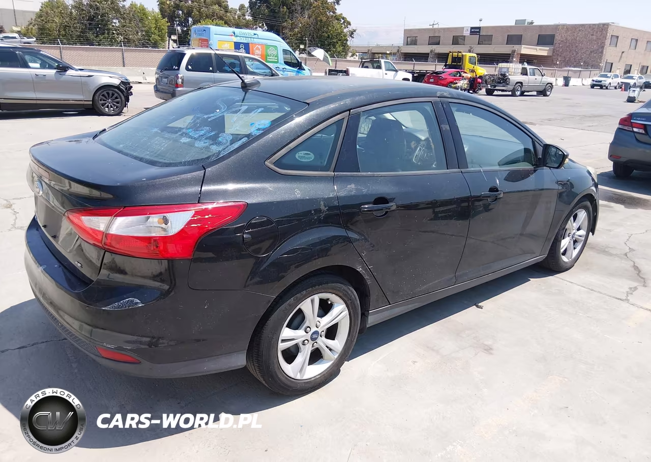 2014 Ford Focus Se VIN:1FADP3F21EL399701 - 4
