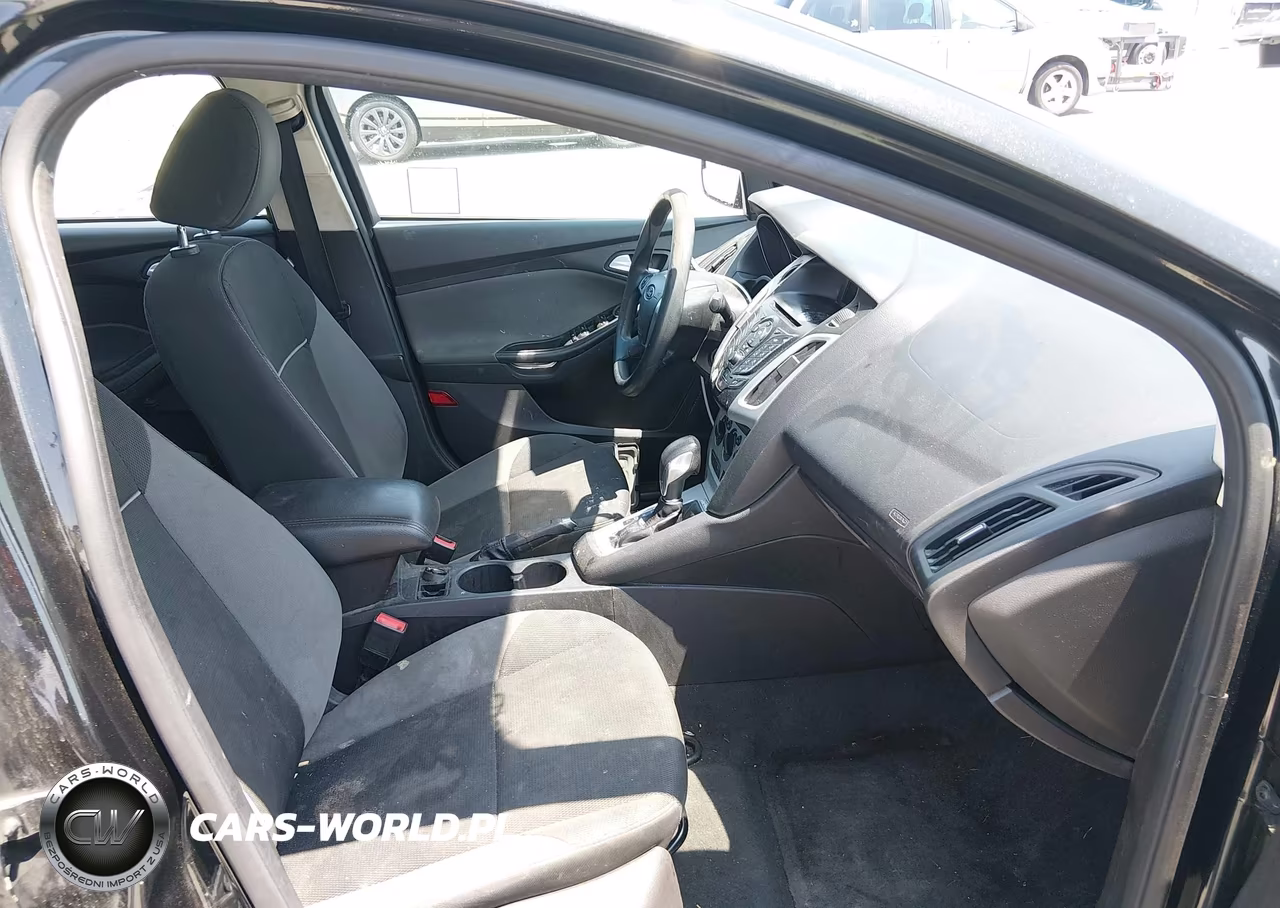 2014 Ford Focus Se VIN:1FADP3F21EL399701 - 5