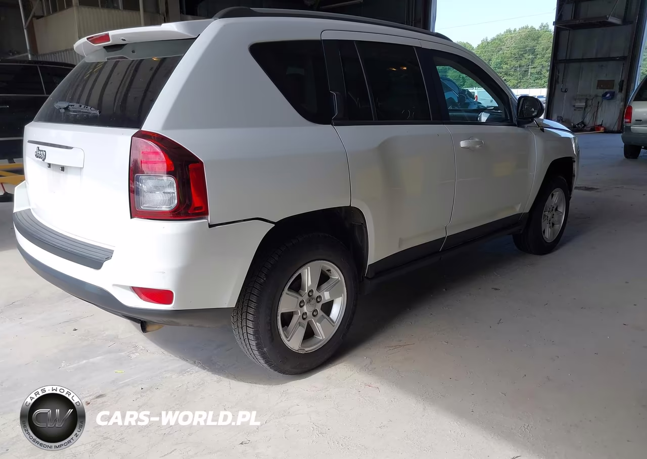 2015 Jeep Compass Sport VIN:1C4NJCBA3FD285076 - 4