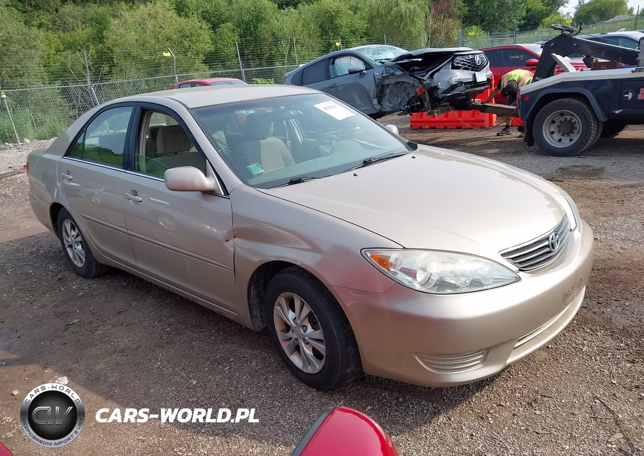 2005 Toyota Camry Le V6 – zdjęcie 1 z 11