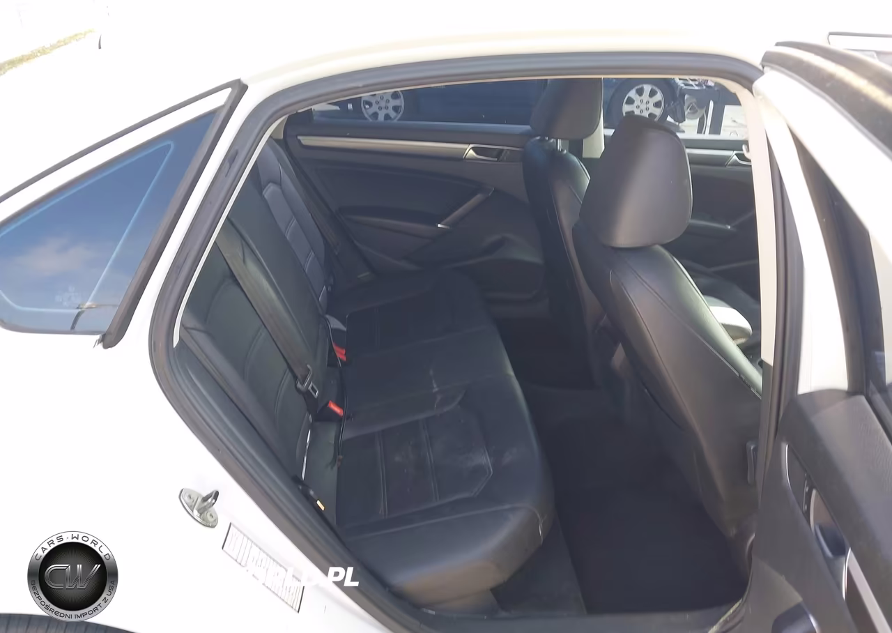 2016 Volkswagen Passat 1.8T R-Line VIN:1VWAT7A39GC039818 - 8