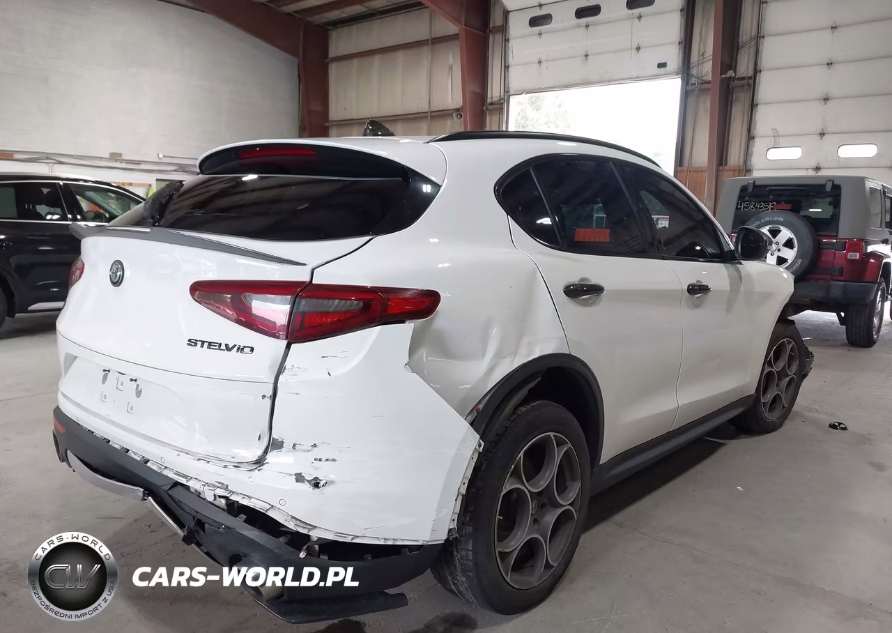 2018 Alfa Romeo Stelvio Sport Awd VIN:ZASFAKPN7J7B76418 - 4