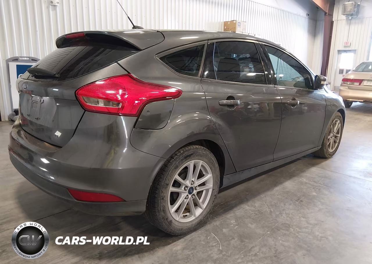 2017 Ford Focus Se VIN:1FADP3K20HL299437 - 4