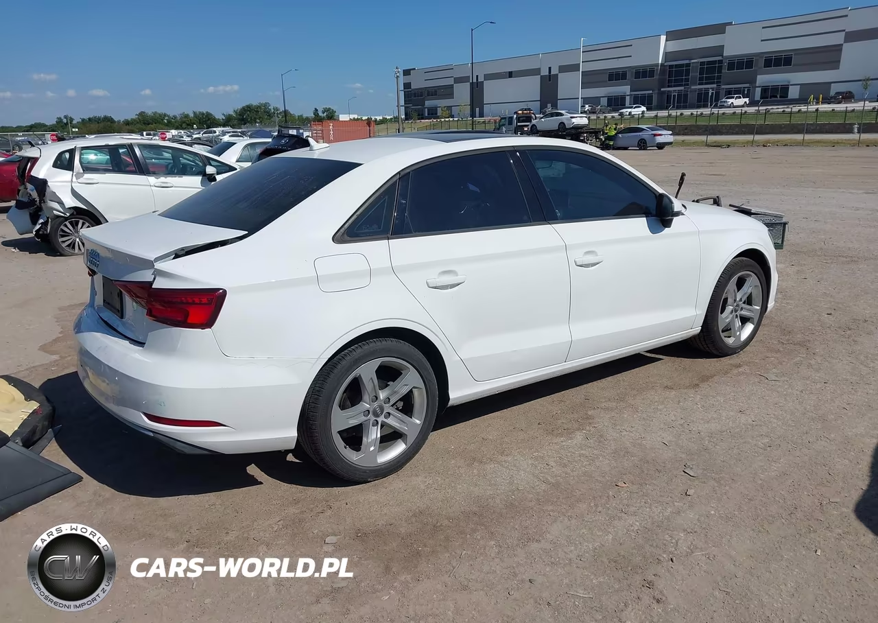 2018 Audi A3 2.0T Premium-2.0T Tech Premium VIN:WAUAUGFF1J1013796 - 4