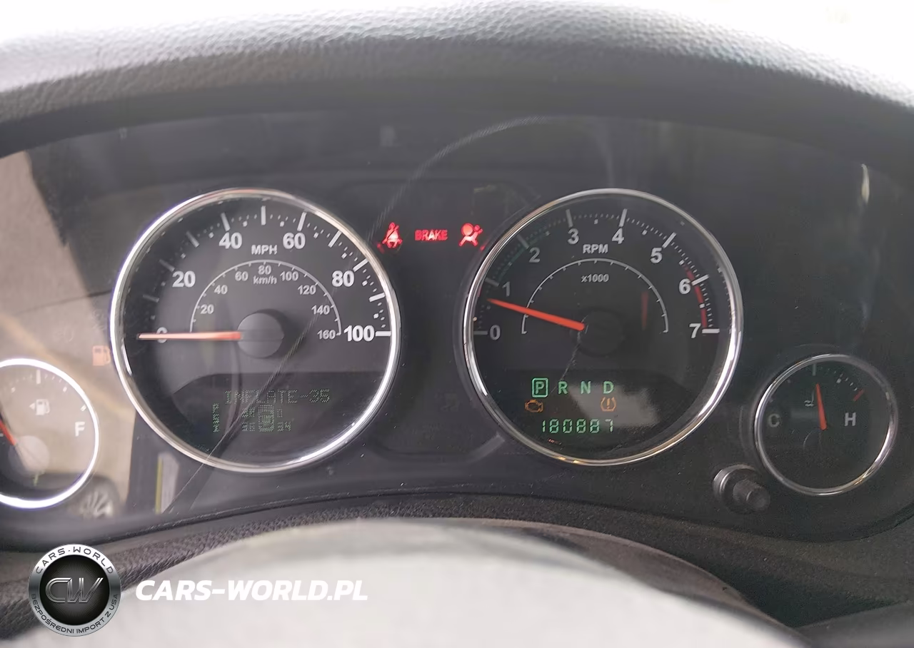 2014 Jeep Wrangler Unlimited Sahara VIN:1C4BJWEG1EL275929 - 7