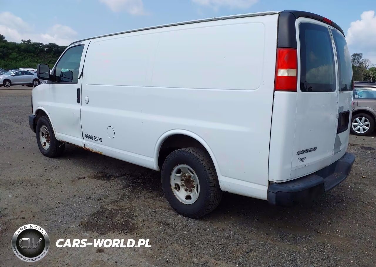 2009 Chevrolet Express Work Van VIN:1GCGG25C691107568 - 3